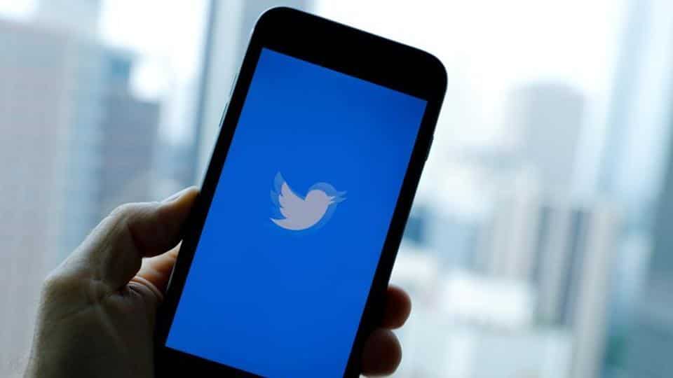 Twitter Blokir akun yang mengharuskan orang muda mengadakan "pesta virus korona" 1