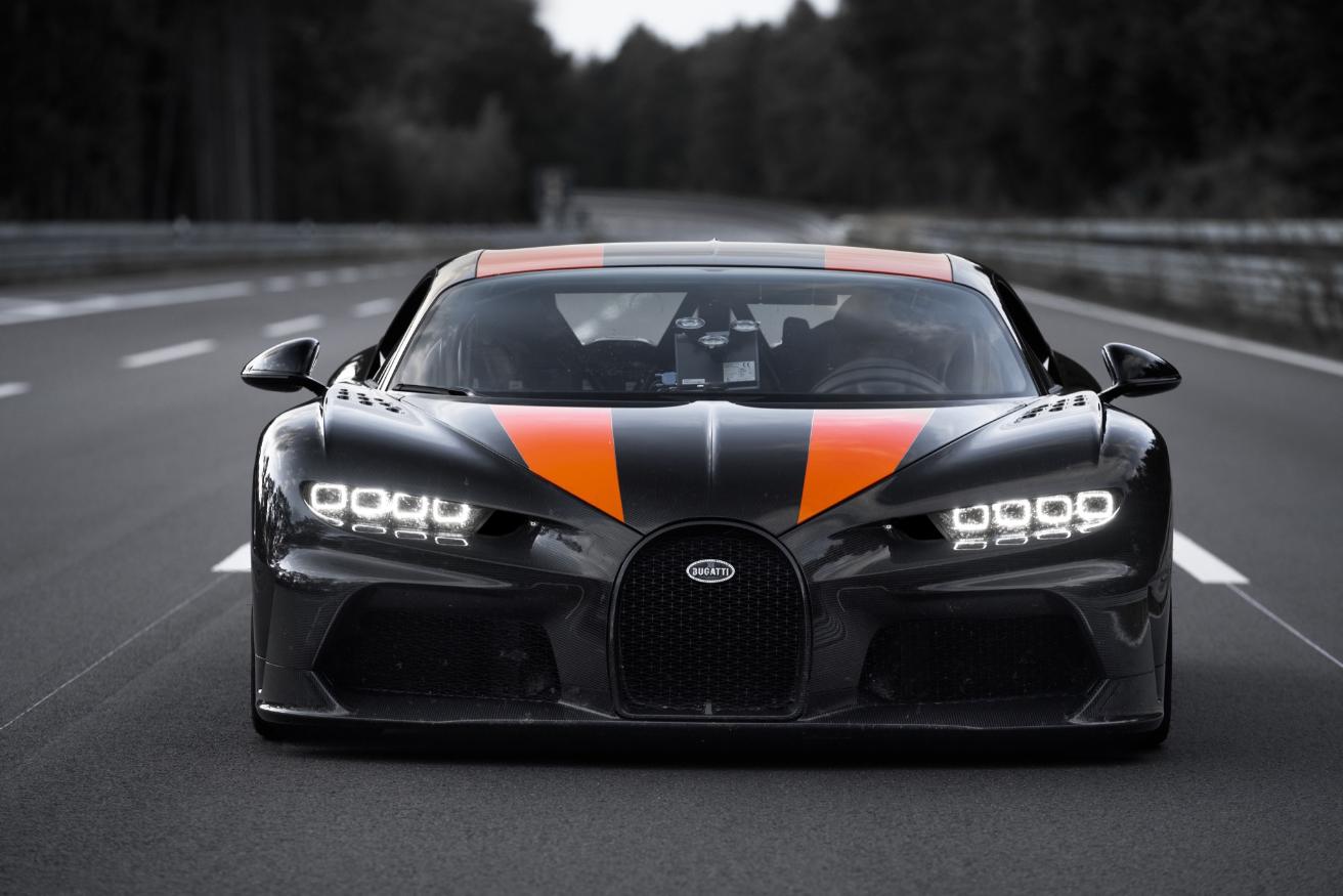 Bugatti melebihi 490 km / jam dengan Chiron dan mundur 1