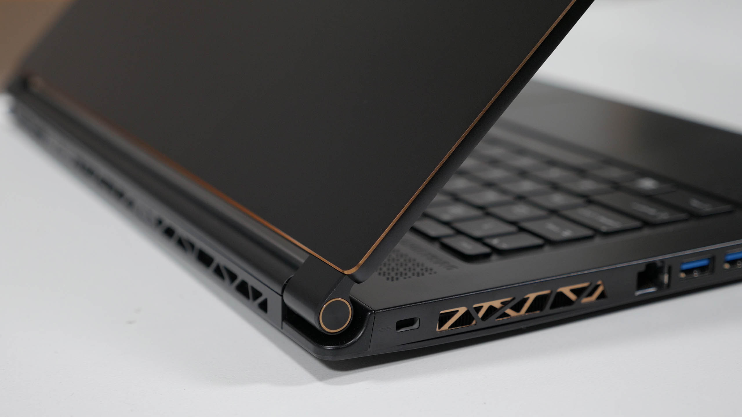 MSI GS65 Thin Stealth Review 1