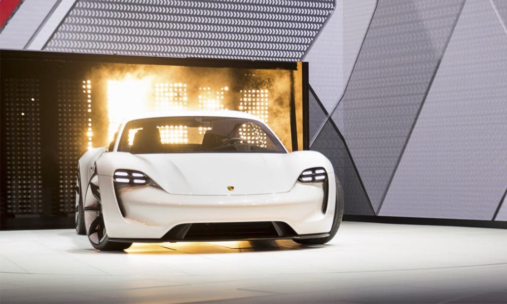 Porsche Taycan akan menjadi mobil pertama yang terintegrasi Apple Musik 1