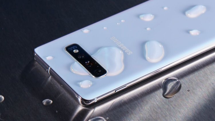 Samsung akan "menipu" pengguna tentang ketahanan air komputer mereka 1