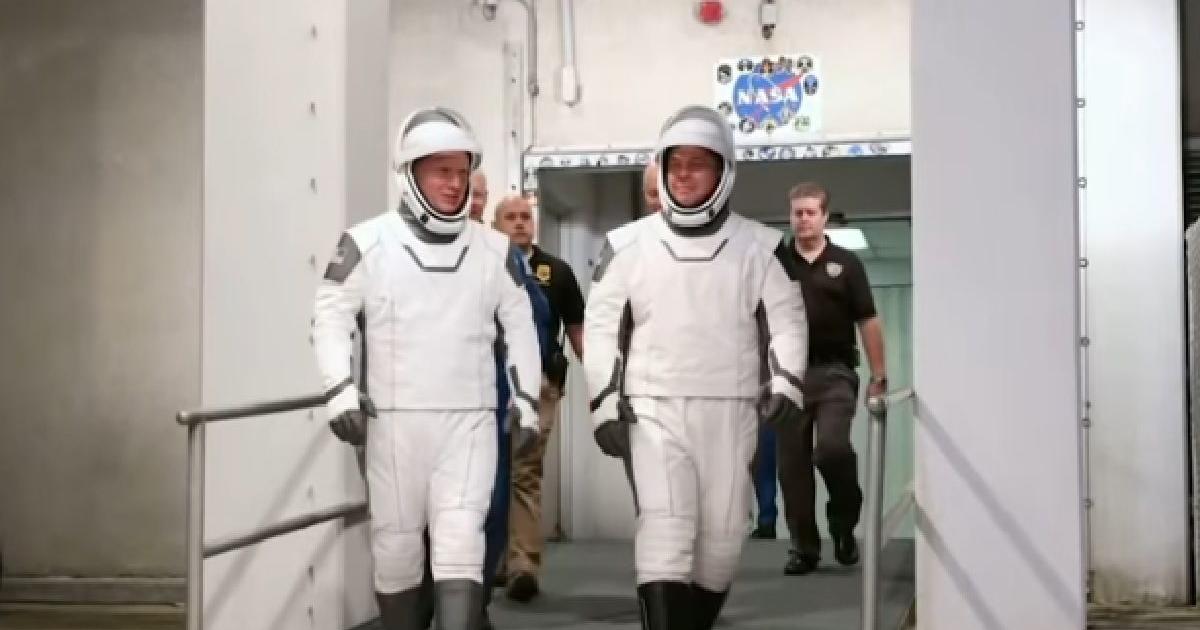 SpaceX, tes astronot dan untuk bir Falcon 9 roket patlattı 1