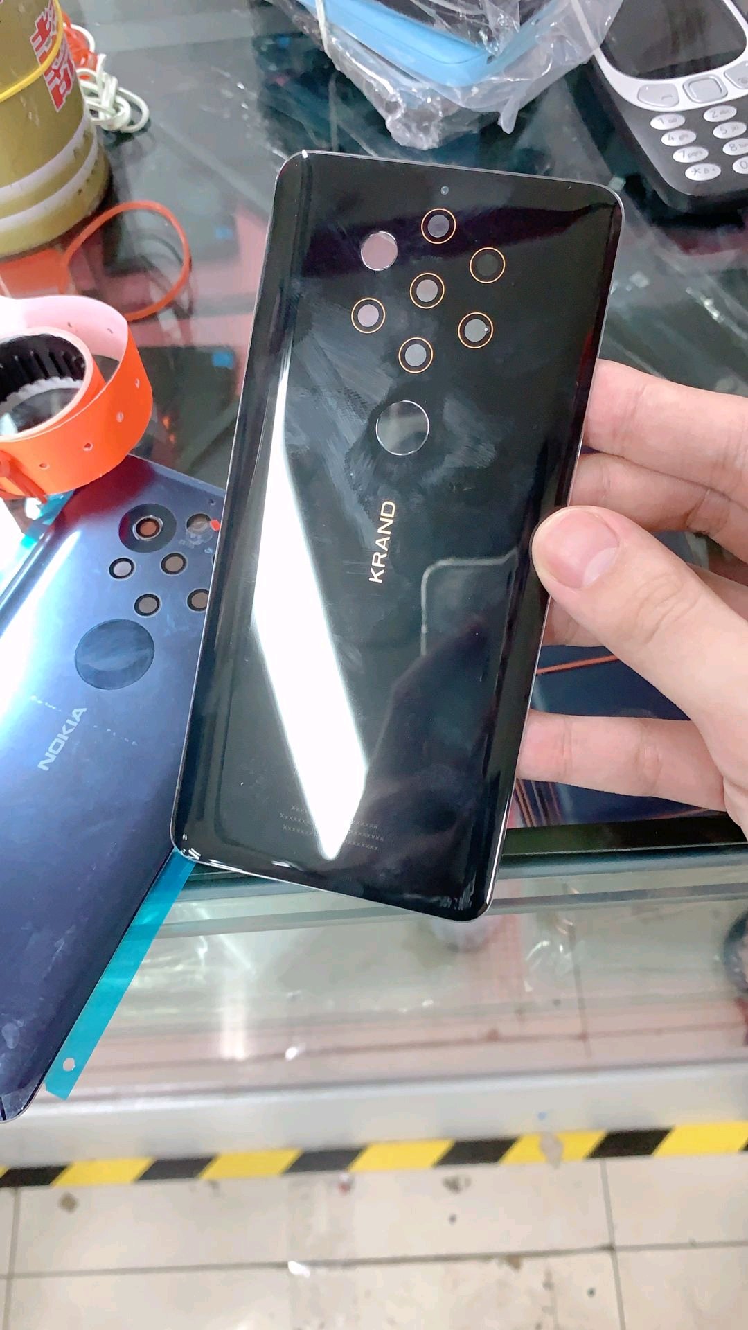 Lihatlah penutup belakang prototipe Nokia 9 PureView 1