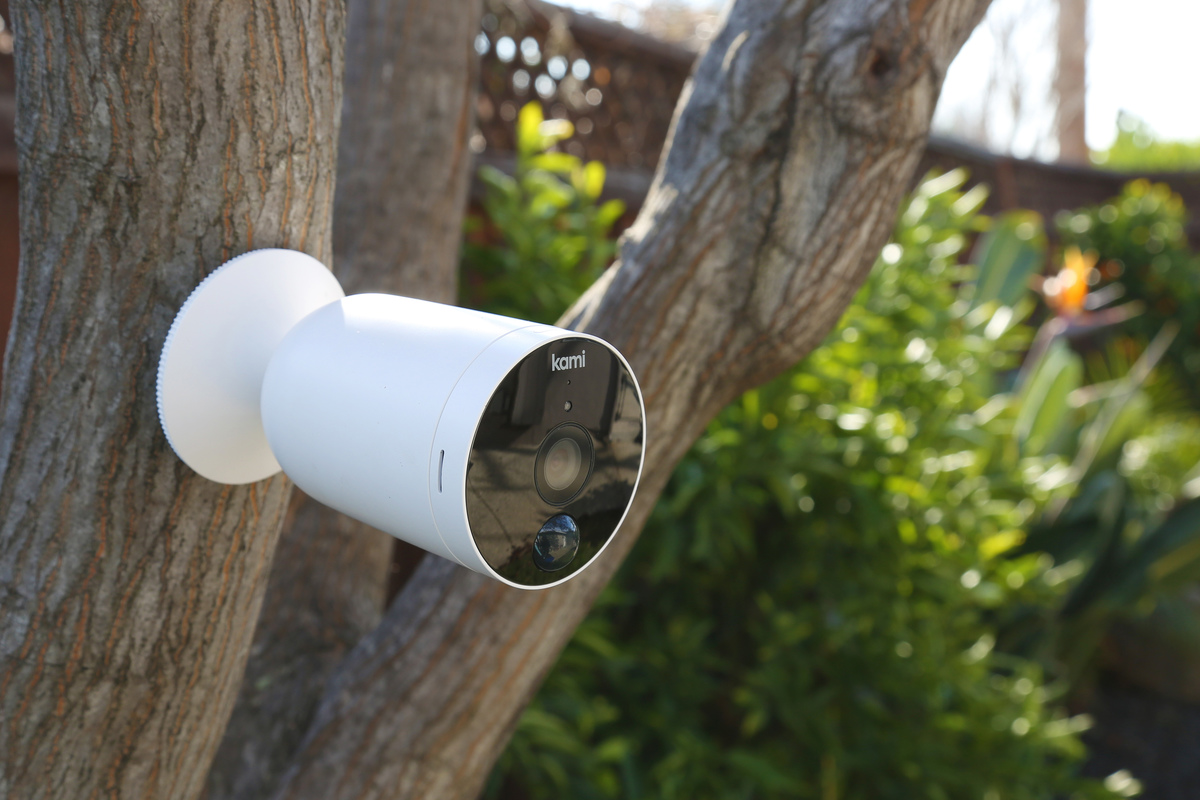 Ulasan Kami Outdoor Battery Camera: Solusi bebas kawat untuk mengawasi properti Anda