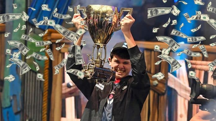 Den 16-åriga tonåringen i USA tjänar en förmögenhet genom att vinna $ 3 miljoner i Fortnite Championship