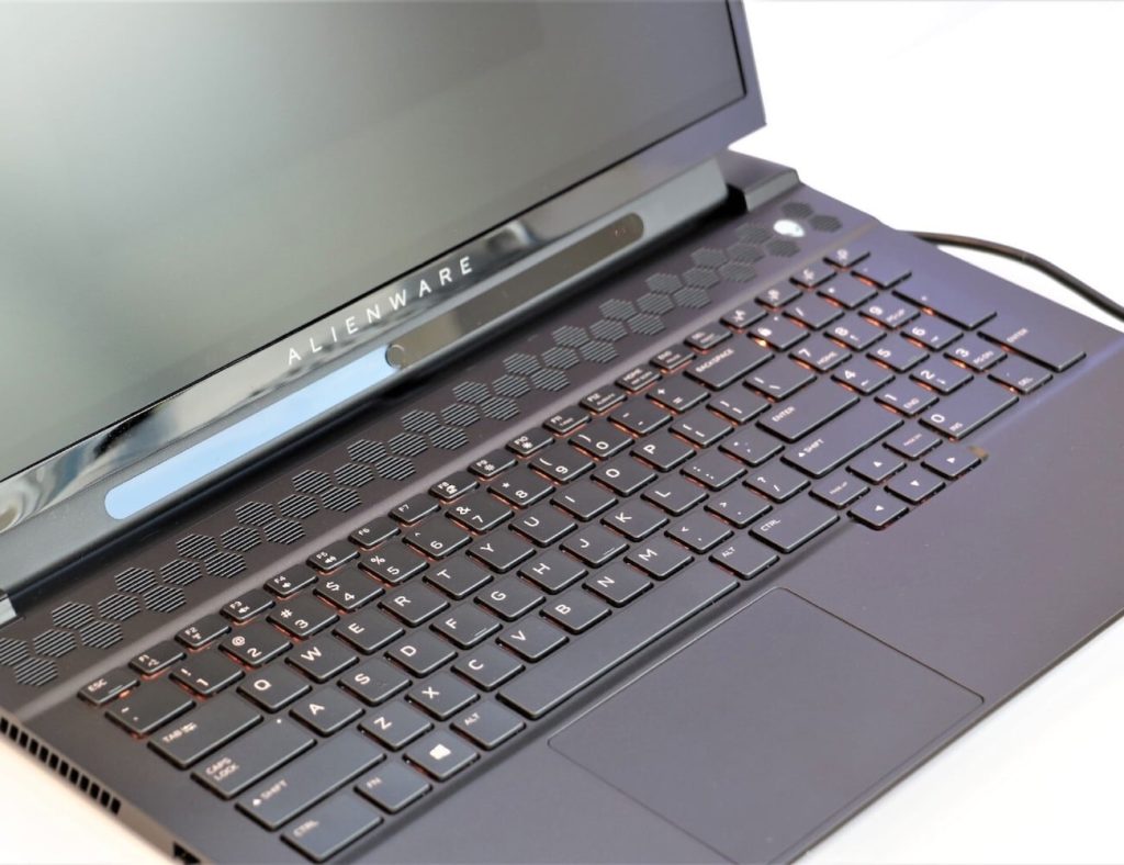 8 Laptop gaming yang layak membawa Anda ke level selanjutnya - Dell Alienware M17 02