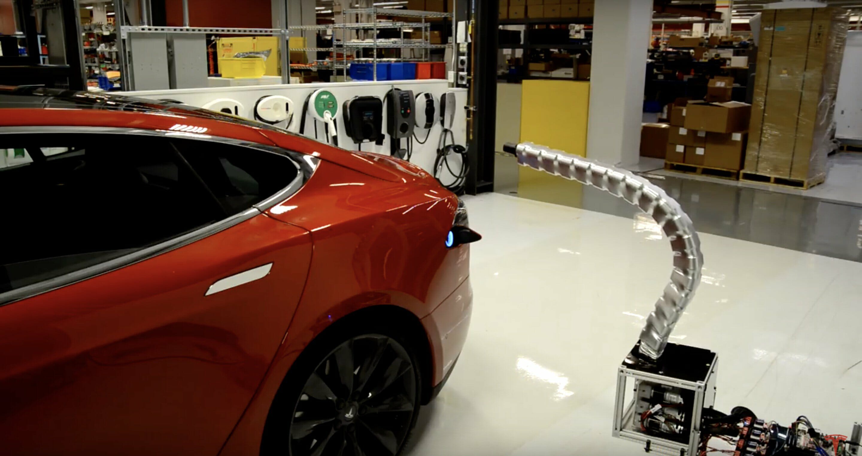 Ketika Elon Musk merancang robot untuk secara otomatis memuat Tesla