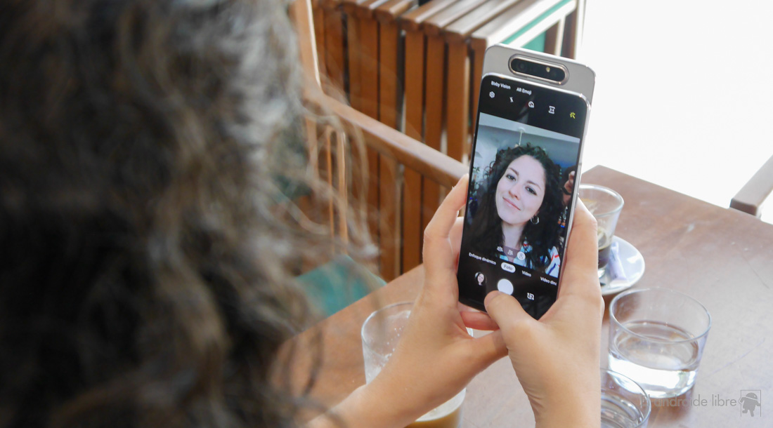 Samsung Galaxy A80 diperbarui untuk meningkatkan selfie