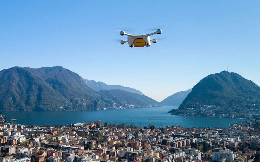 Drone pengiriman jatuh di Swiss dan hampir jatuh pada beberapa anak!