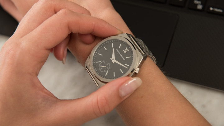 Jam tangan pintar dengan layanan pramutamu khusus membuat ombak di Kickstarter