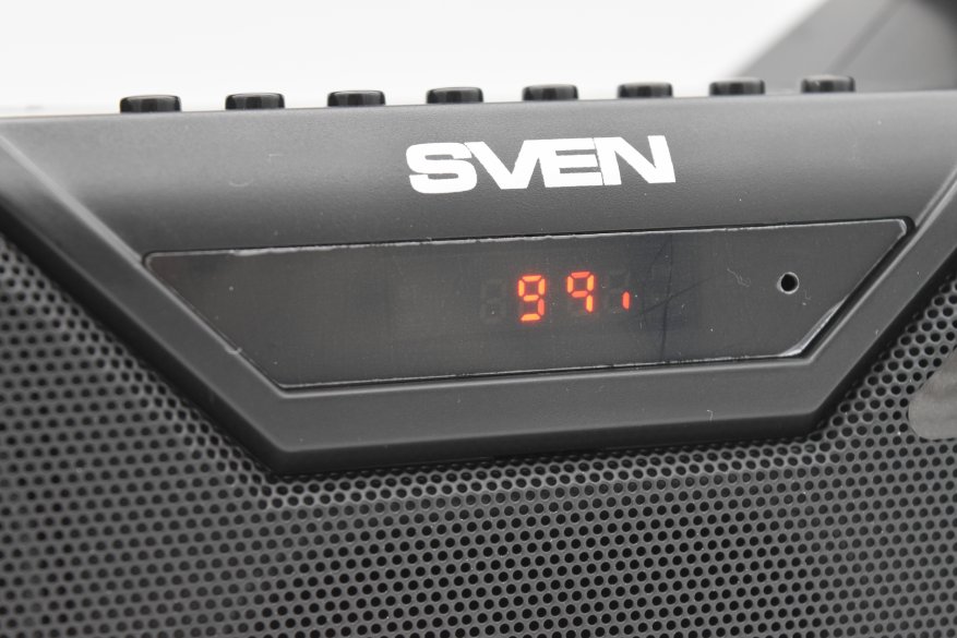 Sven PS-410: speaker Bluetooth brutal dengan radio FM bawaan 4