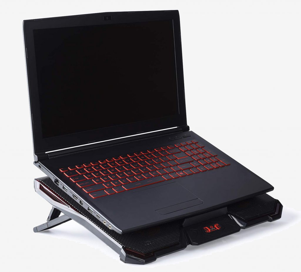 Game Lab Cyclone E-Sport LED Cooling Pad dengan laptop