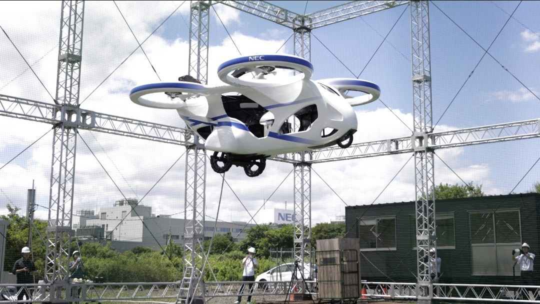 Video ini menunjukkan tes pertama drone penumpang NEC