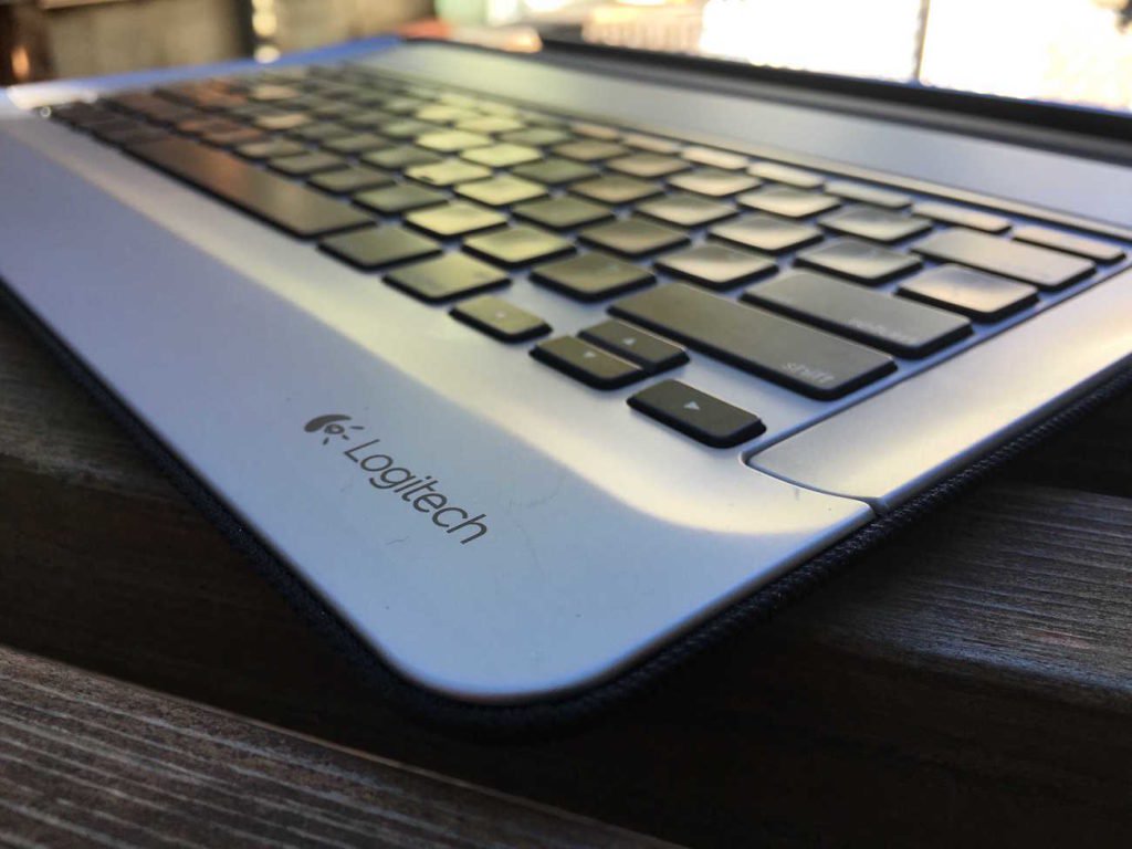 Logitech CREATE Case dan Keyboard untuk iPad Pro