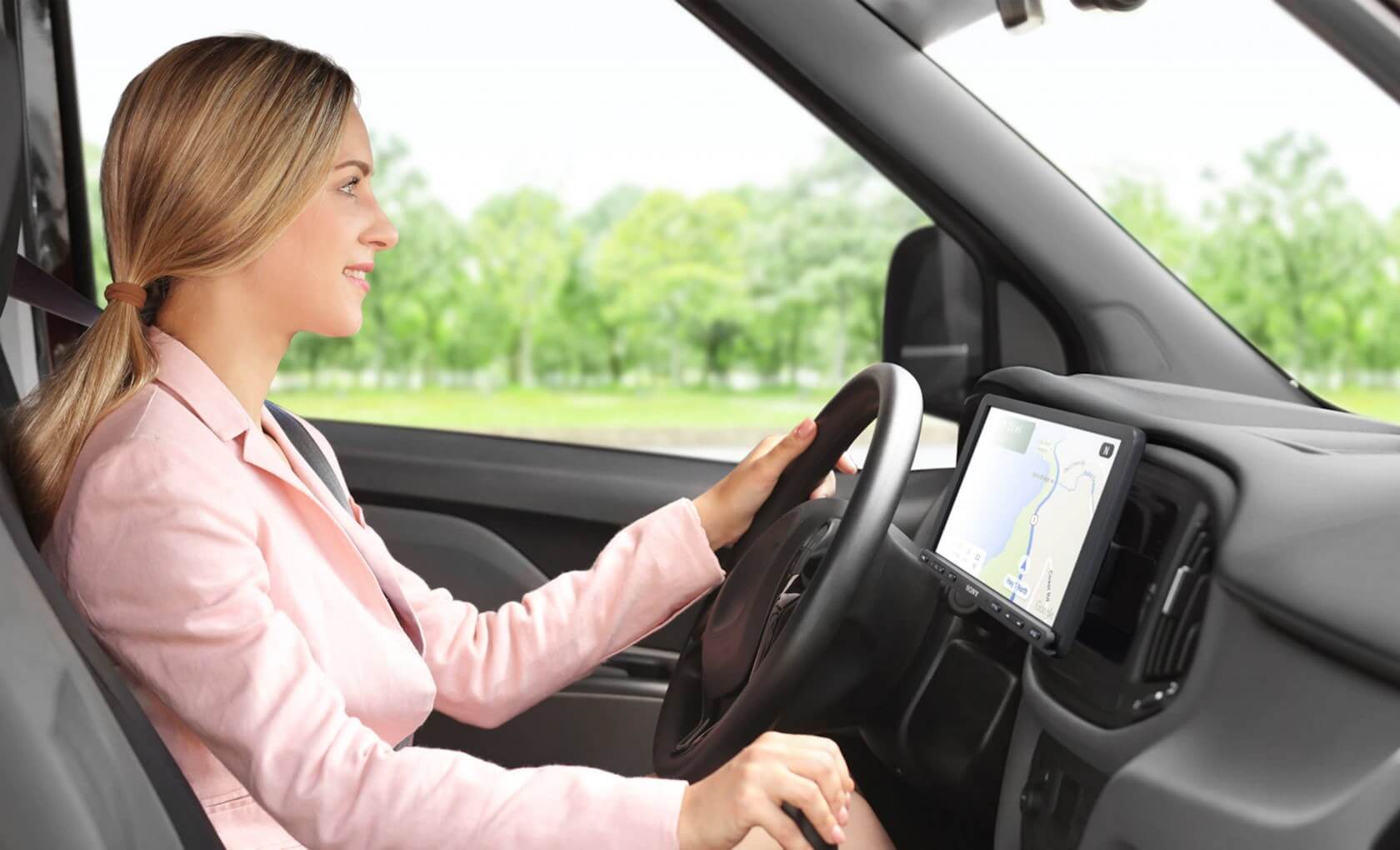 Bawa Android Auto dan CarPlay ke kendaraan Anda dengan layar sentuh besar Sony 9 inci 1
