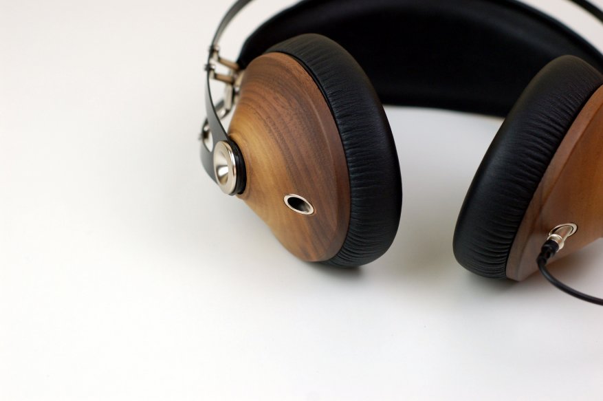 Meze 99 Classics Walnut: headphone ukuran penuh yang chic 16