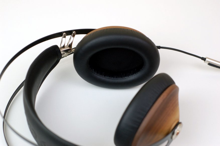 Meze 99 Classics Walnut: headphone ukuran penuh yang chic 17