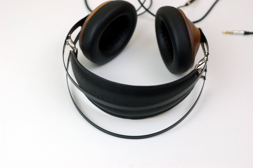 Meze 99 Classics Walnut: headphone ukuran penuh yang chic 20