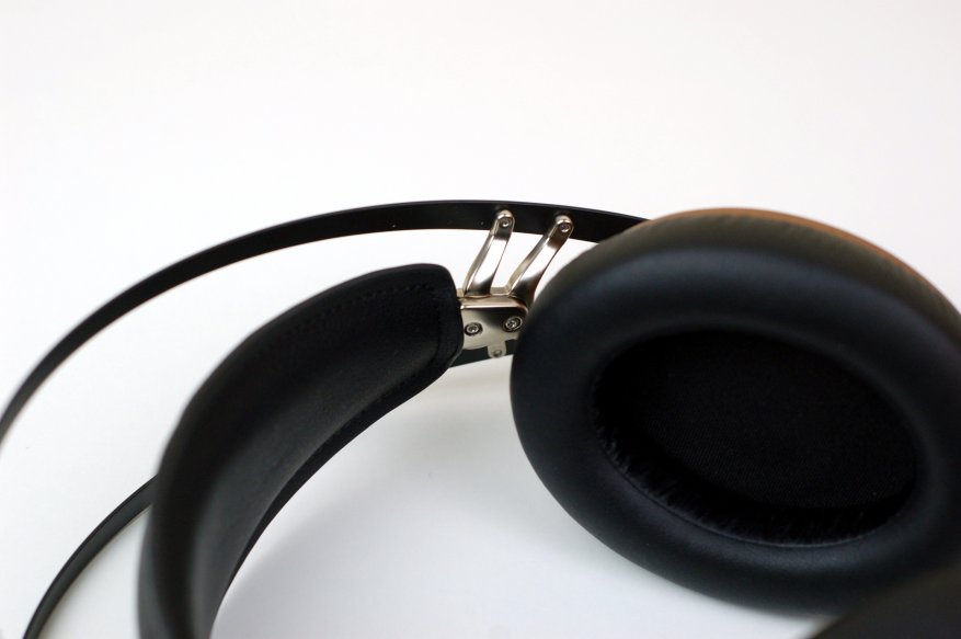 Meze 99 Classics Walnut: headphone ukuran penuh yang chic 21
