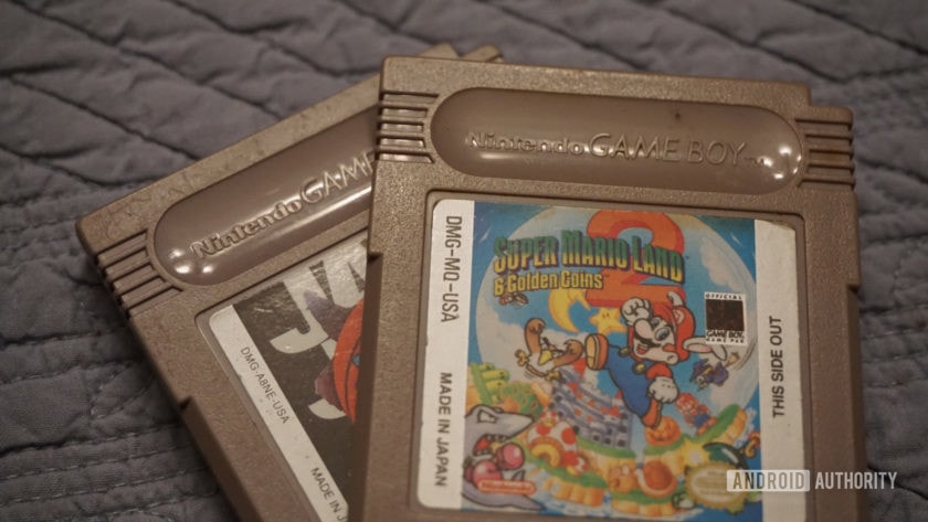 Gambar dua game Nintendo Game Boy.