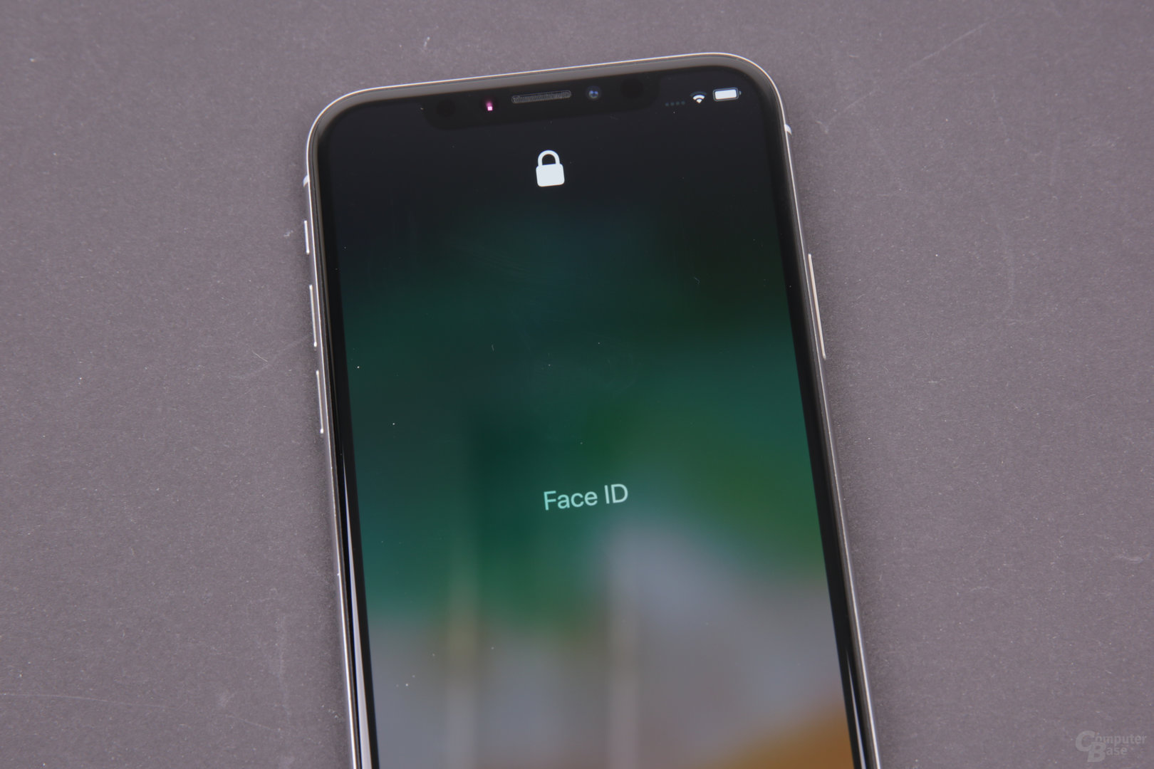 Apple iPhone X - Väntar på Face ID