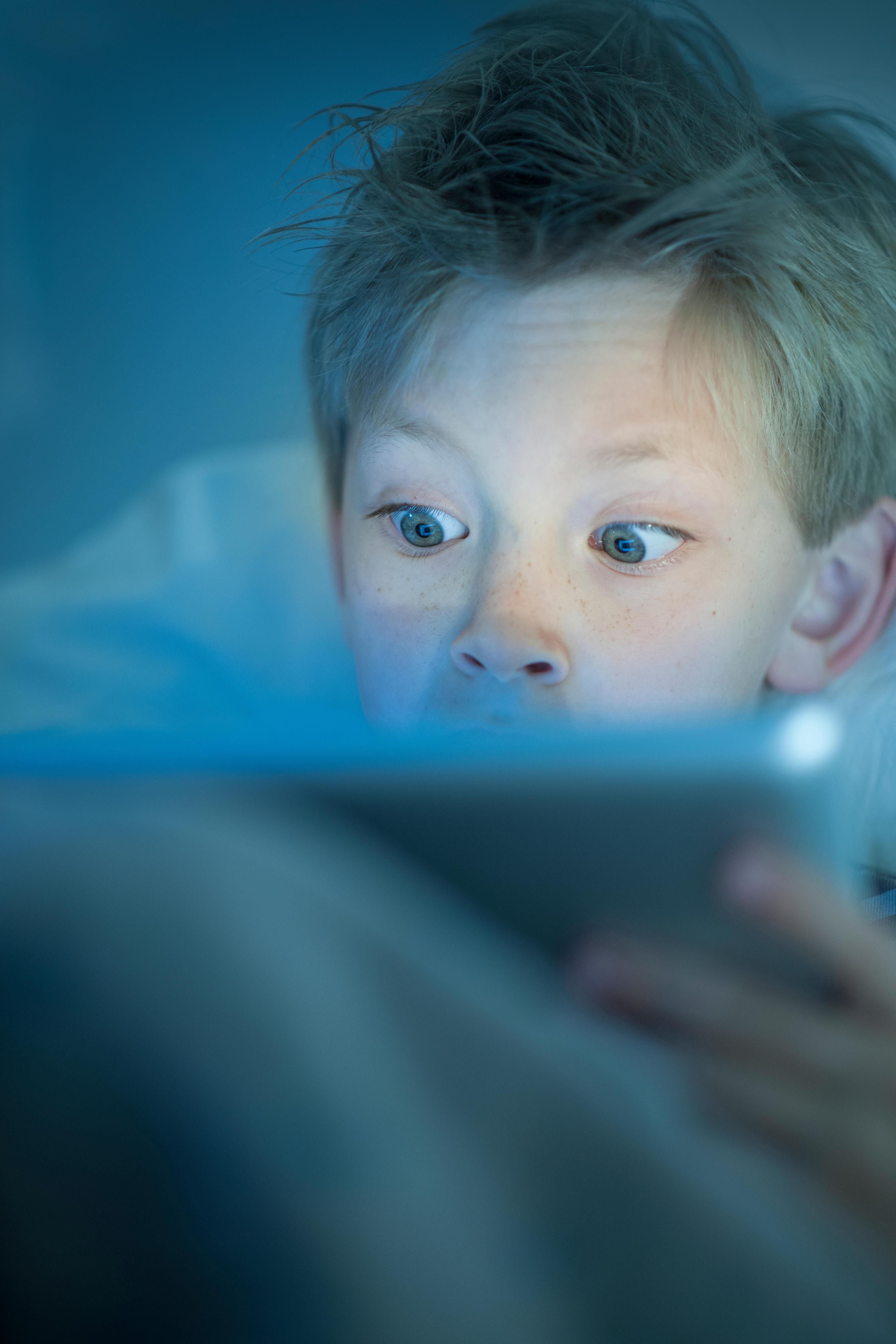  Sudah diterima secara luas bahwa permainan TV dan video dapat menyebabkan anak-anak kurang tidur