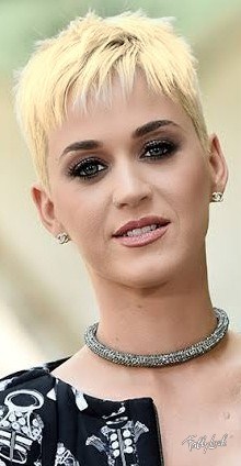 Katy Perry brukade färga håret, men hur hon skulle se ut med platinahår