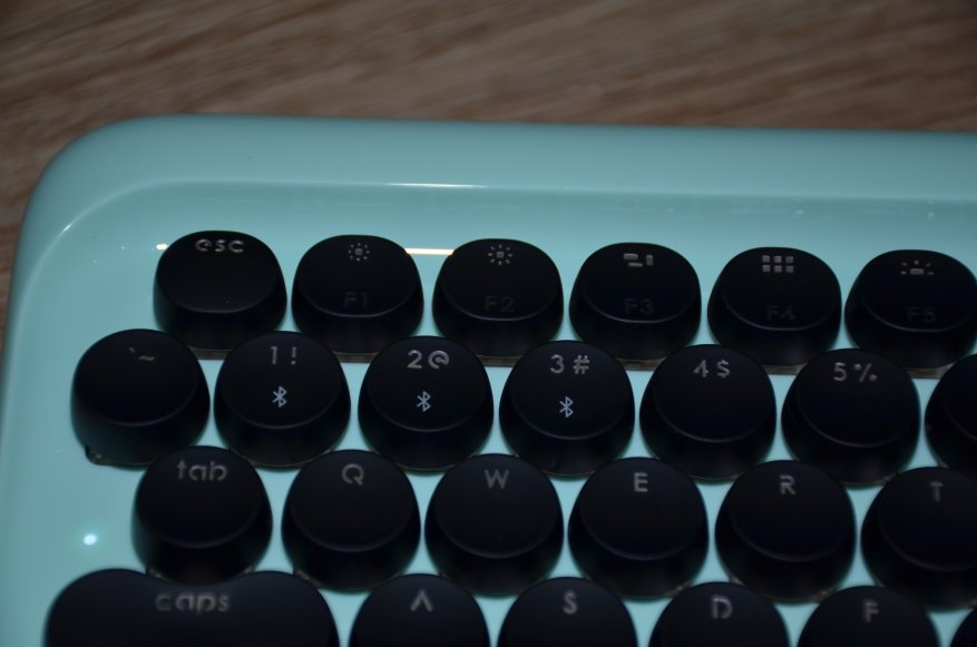 Keyboard bluetooth backlit mekanis antik 7