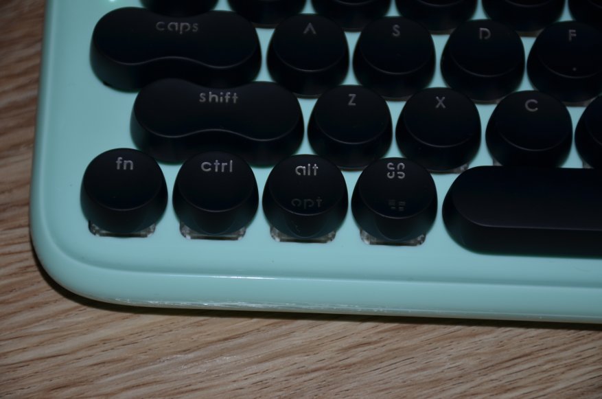 Keyboard bluetooth backlit mekanis antik 10