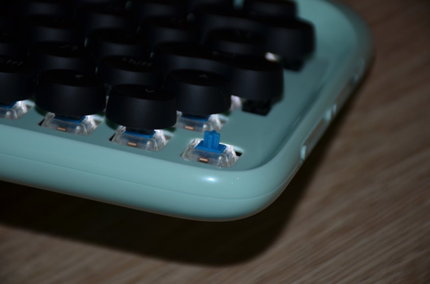Keyboard bluetooth backlit mekanis antik 21