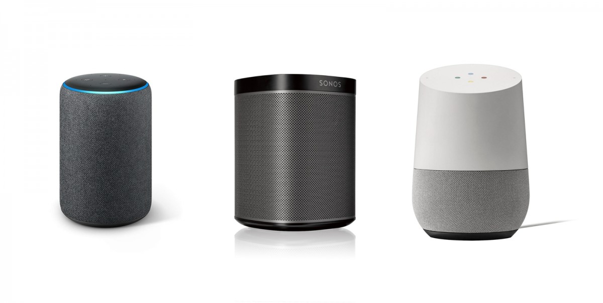 En Amazon Echo, Sonos Play 1 och Google Home sitter i följd.