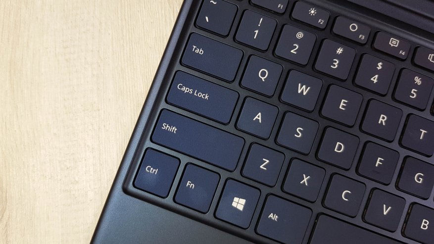 Teclast X4: ulasan tentang PC tablet yang kuat di Danau Gemini dengan keyboard plug-in, 8 GB RAM dan SSD 20