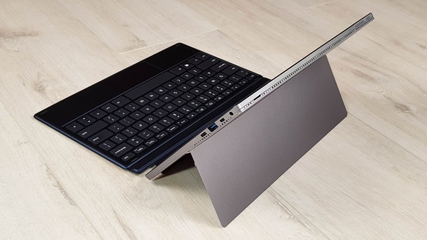 Teclast X4: ulasan tentang PC tablet yang kuat di Danau Gemini dengan keyboard plug-in, 8 GB RAM dan SSD 24