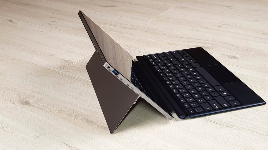 Teclast X4: ulasan tentang PC tablet yang kuat di Danau Gemini dengan keyboard plug-in, 8 GB RAM dan SSD 25
