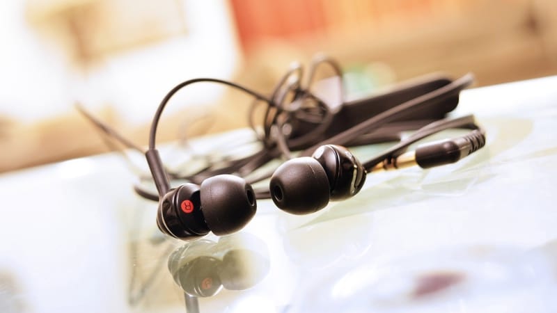 memandu headphone di headphone pixabay telinga