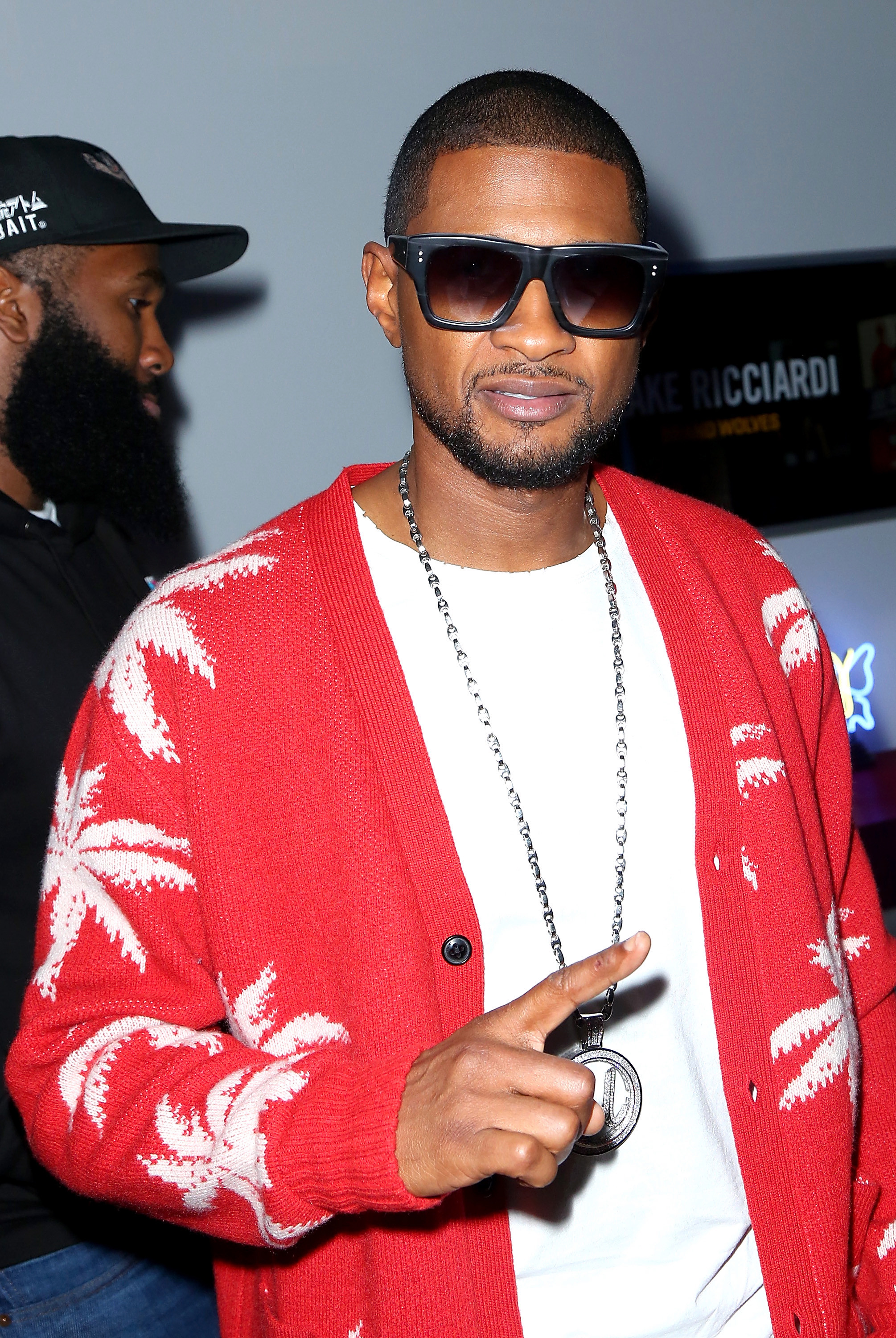  Singer Usher juga membagikan pernyataan palsu itu