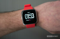 fitbit versa lite smartwatch menonton wajah di pergelangan tangan