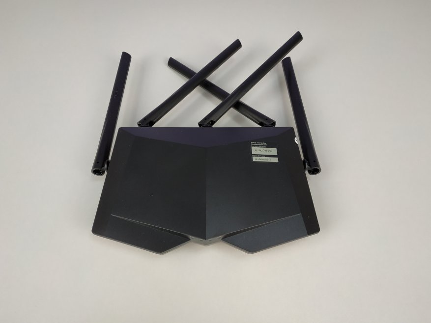 Router Fighter. Tinjauan Umum tentang Router AC7 Dual Band Wi-Fi Router 4