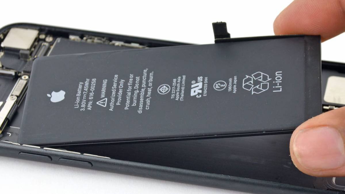 Apple mulai memblokir ponsel yang memiliki baterai tidak resmi 2