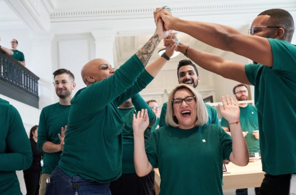 Apple pekerjaan dihitung sekarang menjadi 2,4 juta