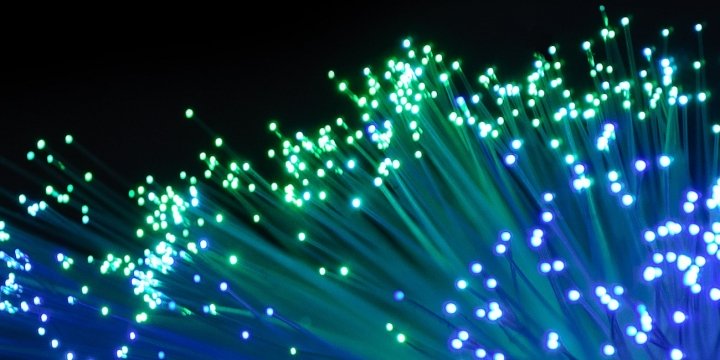 cable-fibra-optica-1300x650