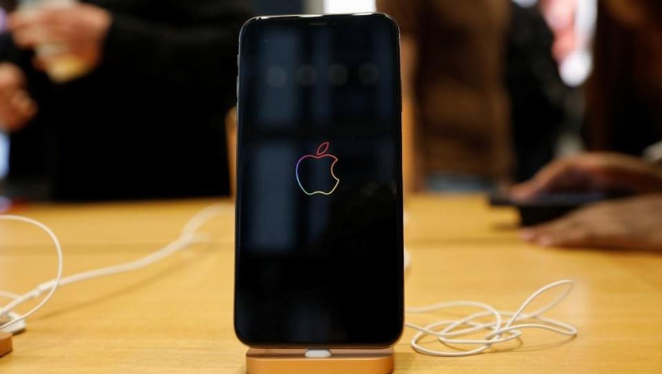 Contacts on iPhones vulnerable to hack attack: Report
