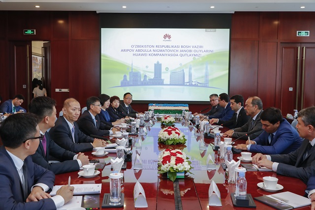 Republiken Uzbekistans premiärminister besökte FoU-centret Huawei i Shenzhen 2