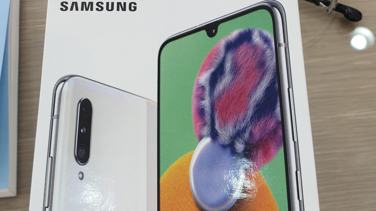 Samsung Galaxy A90 5G detaljhandelsbox visar specifikationer, funktioner och detaljer 1