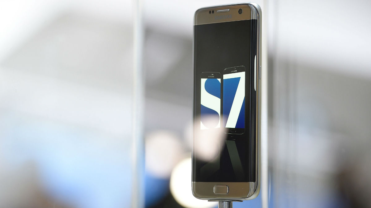 Samsung dapat merilis dua ponsel pelengkung pada tahun 2017