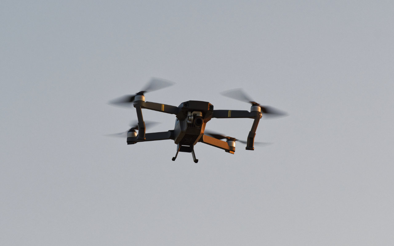Video DARPA menunjukkan drone otonom mengerumuni gedung