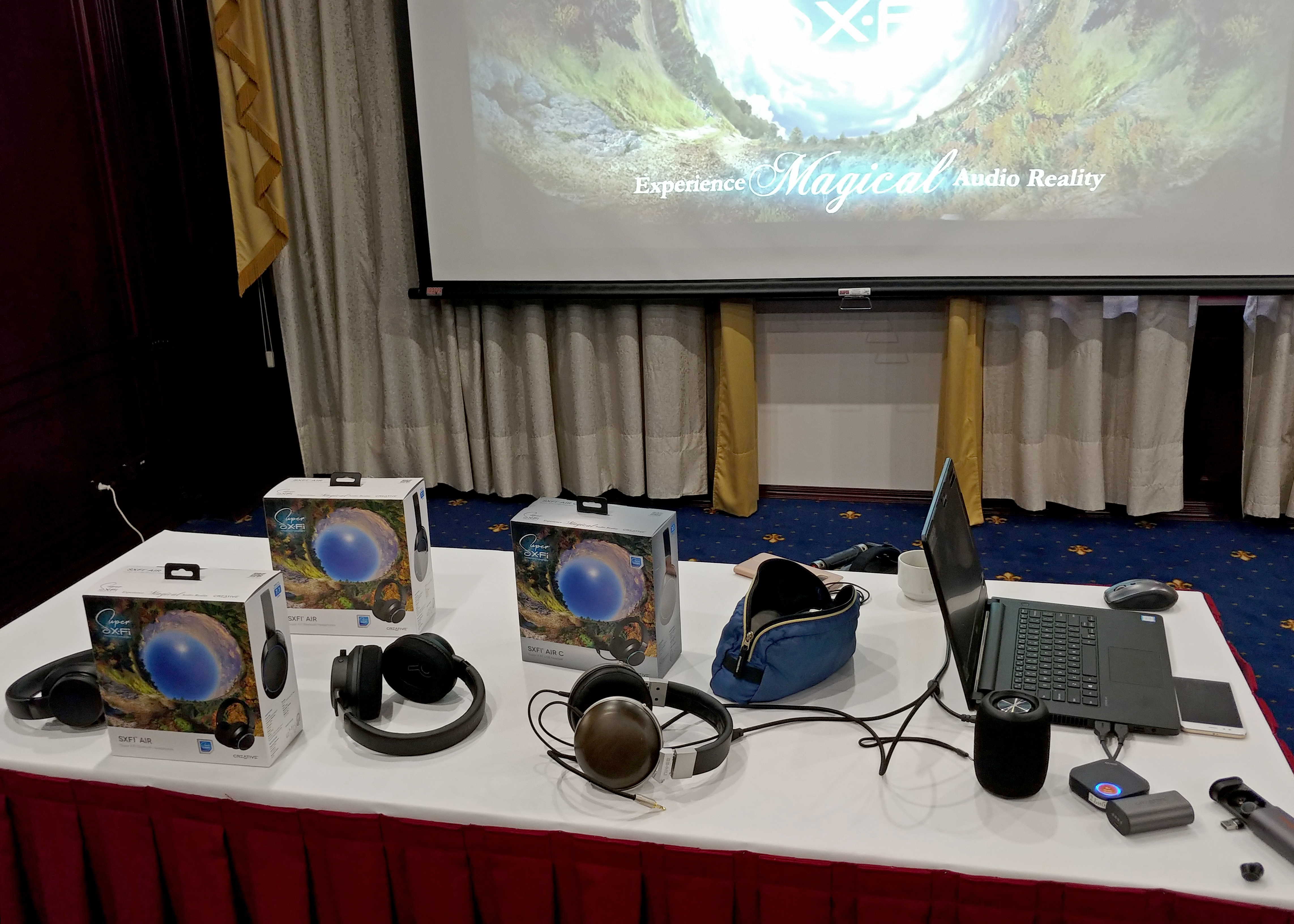 Presentasi Holografi Headphone Super X-Fi: bagaimana Kreatif “membebaskan suara”