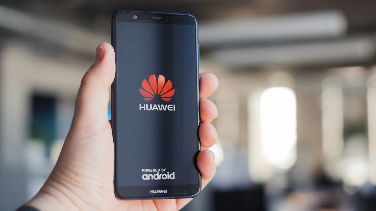 Huawei mengklaim AS tertarik dan memaksa stafnya untuk memberikan informasi perusahaan