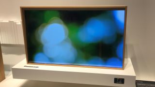 Första titt: Panasonic OLED Transparent TV 1