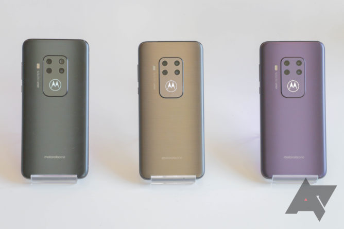 Motorola One Zoom visar verkligen fram med fyra bakre kameror och en lysande batwing 3